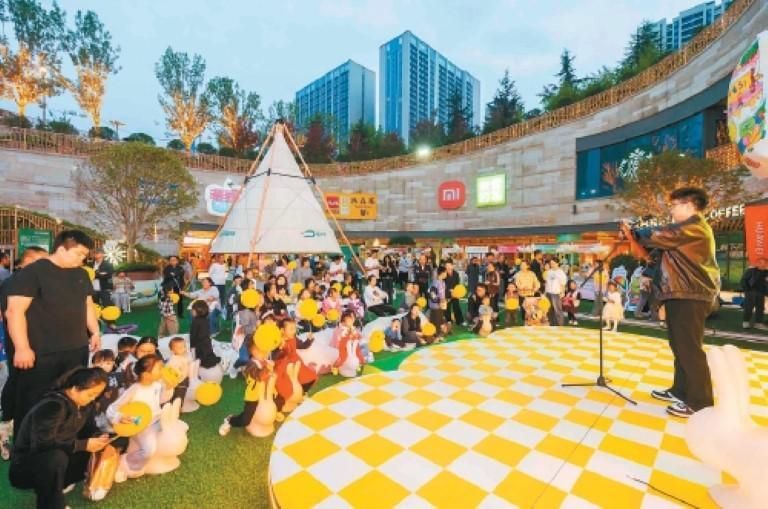 幸福林带星光音乐会点亮市民夜生活。 幸福林带星光音乐会点亮市民夜生活。