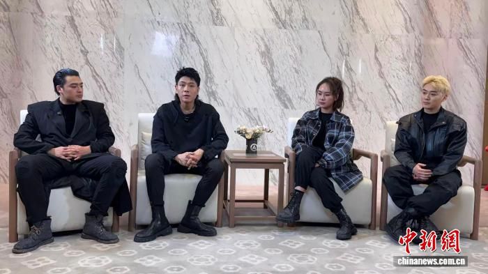 北京人艺小剧场剧目《哈姆雷特》青年演员分享创作故事。 李一璠 摄 北京人艺小剧场剧目《哈姆雷特》青年演员分享创作故事。 李一璠 摄