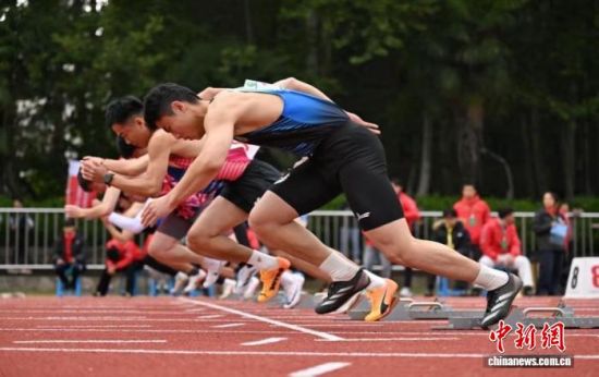 陕西省第四十四届大学生田径运动会开幕。 陕西省教育厅 供图 陕西省第四十四届大学生田径运动会开幕。 陕西省教育厅 供图
