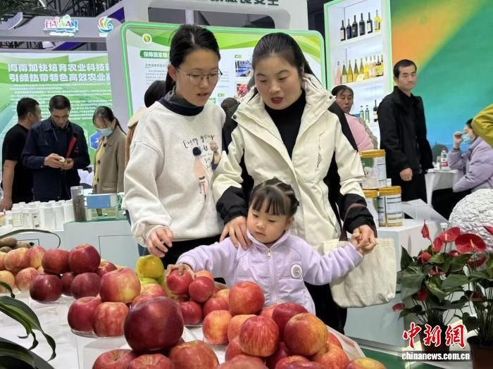 第32届杨凌农高会召开,图为展会现场。 杨英琦 摄 第32届杨凌农高会召开,图为展会现场。 杨英琦 摄