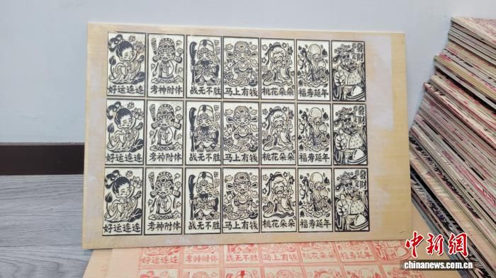 图为团队设计的文创版画。 吴西檬 摄 图为团队设计的文创版画。 吴西檬 摄