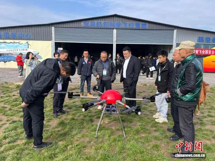 全国首台纯钛无人机在陕西宝鸡亮相。(陕西壹控智飞智能科技集团有限公司供图) 全国首台纯钛无人机在陕西宝鸡亮相。(陕西壹控智飞智能科技集团有限公司供图)