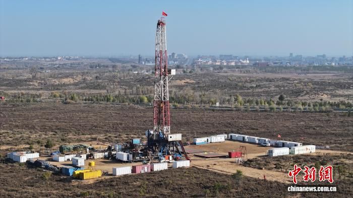 长庆油田持续加快新井投产,保障冬供期间底“气”十足。 李阳 摄 长庆油田持续加快新井投产,保障冬供期间底“气”十足。 李阳 摄