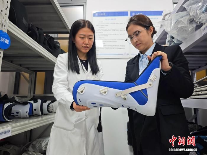 ͼΪ�����к��ҽԺ�ġ����Ļ�������С�ݡ��������Ա��������ҽ��֧�ߡ� ����Ұ ��