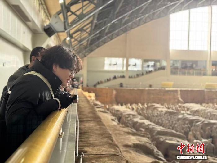 12��23�գ����ѧ����־������ʼ�ʵ��격��Ժ�ι������� ��Ӣ�� ��