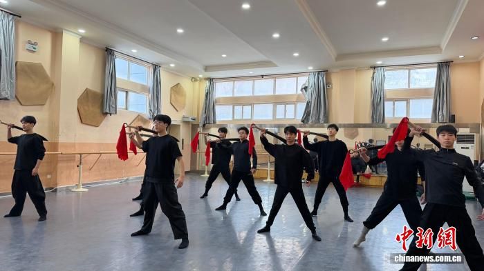 12��25�գ�����ʡ�����Ժ�ڣ��赸��Ա���������� ��һ�[ ��