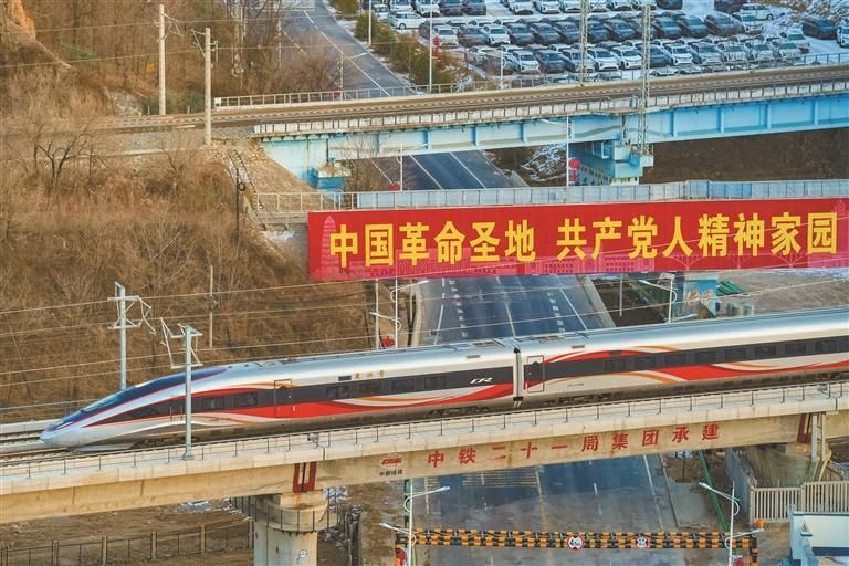 12��26�գ����Ӹ���ͨ����Ӫ��ͼΪ�����г�����ʻ����ʮ�����ش��š� ��һ�� ��