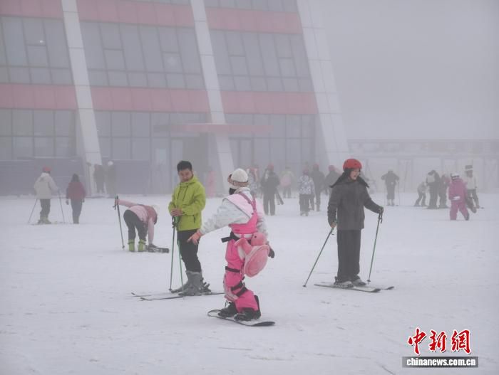 1��1�գ�����һ��ѩ�����������ڻ�ѩ�� ������ ��