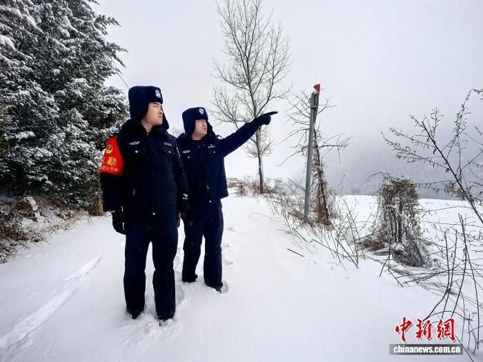 ������·����������վ�ɳ�������������������̤ѩǰ����·�ص����ο�չ�ΰ�Ѳ�顣��С�� ��