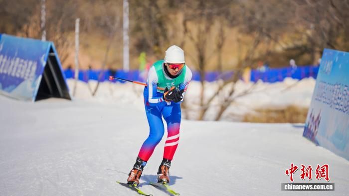 14�գ�2025-2026����ȫ��ԽҰ��ѩ�����������������ʡ�Ӱ��л����ػ���ɽ��ѩ�˶����ؿ�Ļ��(������ί�ṩͼ)