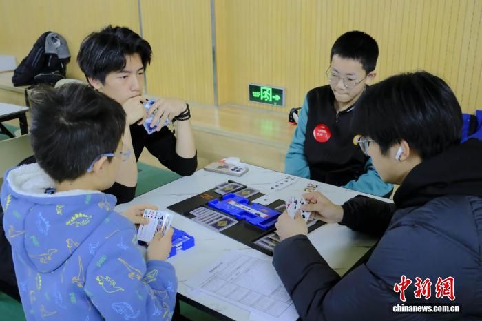 首届西安青少年桥牌公开赛17日举行。(赛事组委会供图) 首届西安青少年桥牌公开赛17日举行。(赛事组委会供图)