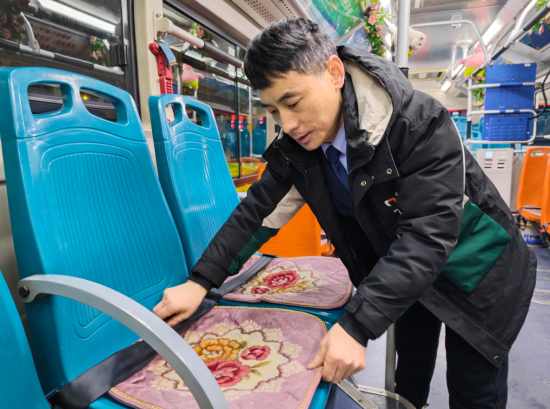 ������ʻԱΪУ԰����ר��������ů���档