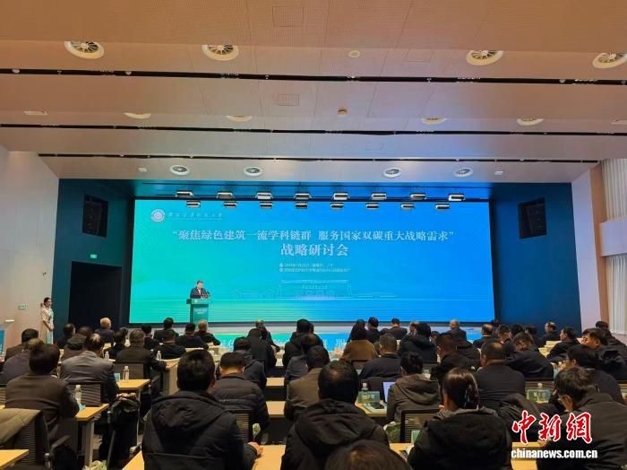 ͼΪ���۽���ɫ����һ��ѧ����Ⱥ �������˫̼�ش�ս������ս�����ֻ��ֳ��� ��һ�[ ��