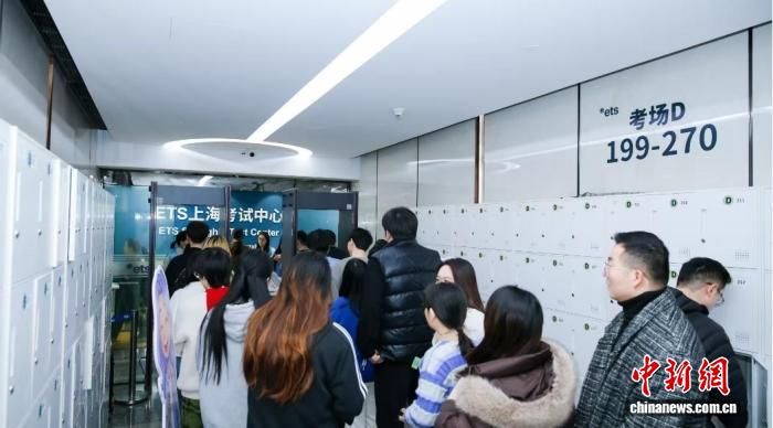 ͼΪ�����ڿ������ĵȺ��볡���и��������Է������� ��ͼ