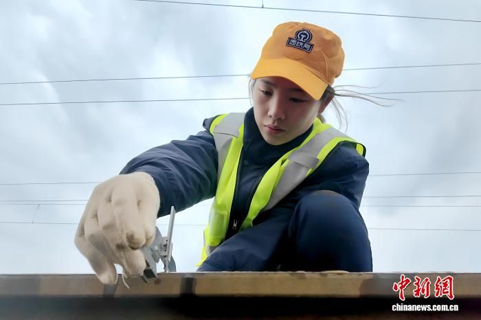 ͼΪ�����ְ�����ڶ���·�ʱ߽��м�顣���Ǻ� ��