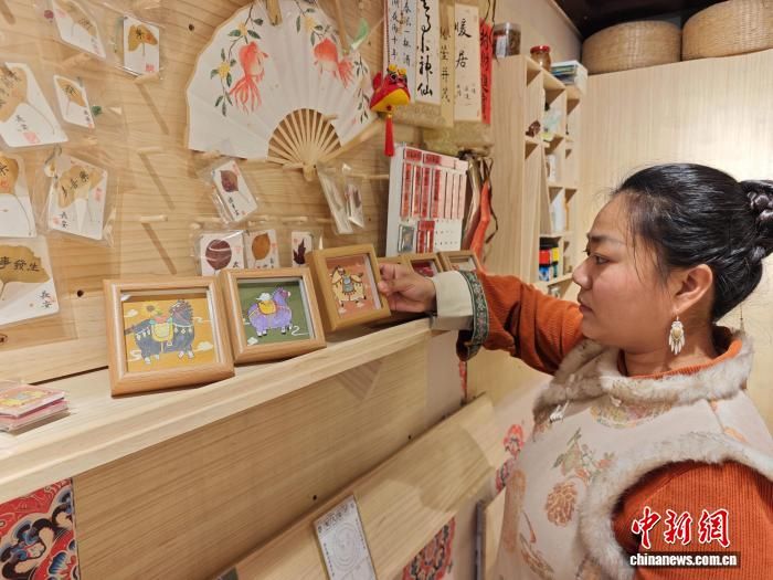 ͼΪ�������ꡰ��Բ��չʾ�Լ������ġ�����������ϵ���Ĵ���Ʒ������Ұ ��