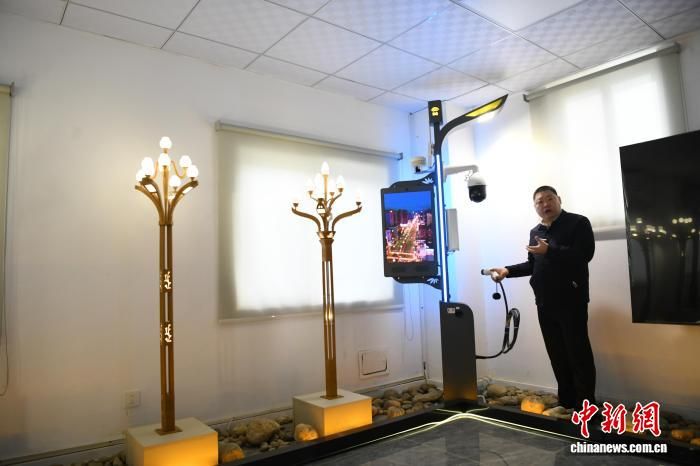 ͼΪ�����ڽ����ǻ�·�Ƹˡ� ��Զ ��