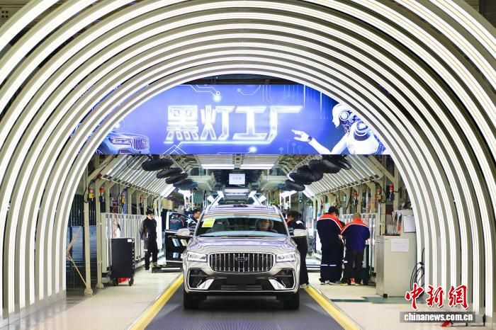 图为西安一车企内的黑灯工厂。 尹昊然 摄 图为西安一车企内的黑灯工厂。 尹昊然 摄