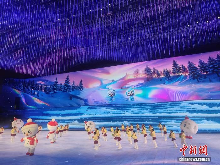 ͼΪ��Ļʽ�Ͻ��е�����չ�ݡ� ����Ұ ��