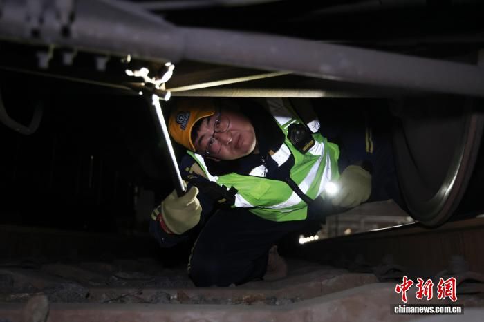 ͼΪ�������ڼ�鳵�����в������ƶ�װ�á���� ��