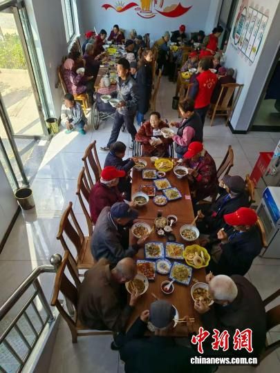 ͼΪ�������ڵ´ȳ���ʳ�þͲ͡���ͭ����ҫ������ý�����Ĺ�ͼ