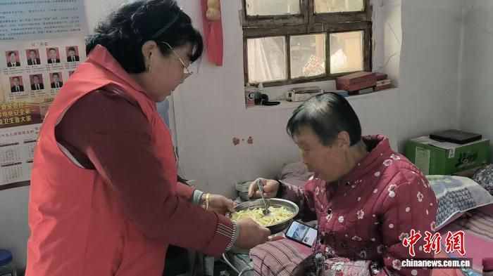 ͼΪ־Ը��Ϊ�����Ͳ͵��ҡ���ͭ����ҫ������ý�����Ĺ�ͼ