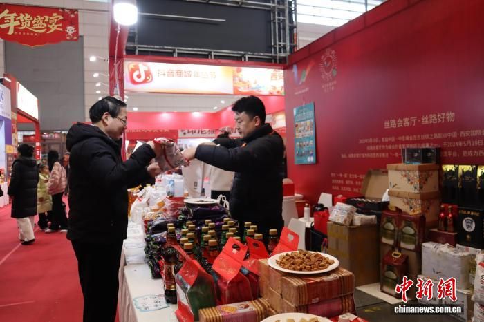 2��10�գ����������ڵ�21����������ᡰ˿·�������˿·���չ��ѡ����Ʒ������һ�[ ��