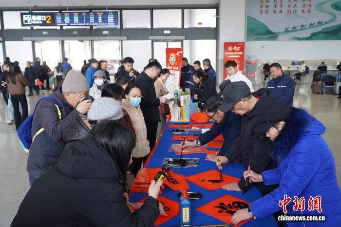 ͼΪ�黭�������ǻӺ���ī����д������ ������·�ֺ��г���ι�ͼ