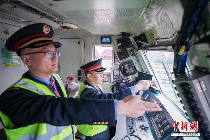 ͼΪ��˾���������쾴����t��ǰ����·״̬�� �Ŷ�Ԫ ��