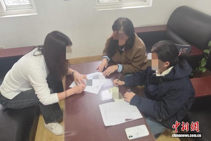 ͼΪ����Ա���а������⡣ ����������ֹ�ͼ