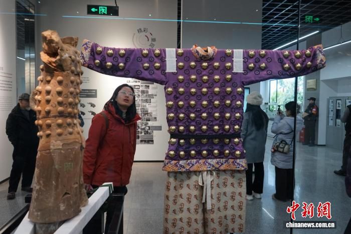 2��12�գ�����������������Զ��Զ����������Ƽ������ɹ�չ����λ��������������ʼ�ʵ��격��Ժ��Ļ��ͼΪ���ڲι�4�Ű�Ϸٸ���ϵķ�װ����������� ����Ұ ��