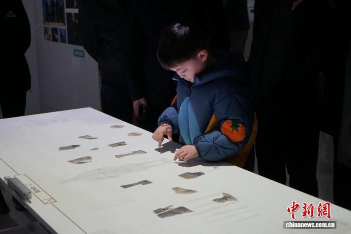 2��12�գ�����������������Զ��Զ����������Ƽ������ɹ�չ����λ��������������ʼ�ʵ��격��Ժ��Ļ��ͼΪ�������ֳ��˽���ʼ�ʵ��격��Ժ���ı�ʵ����ɹ������������ ����Ұ ��