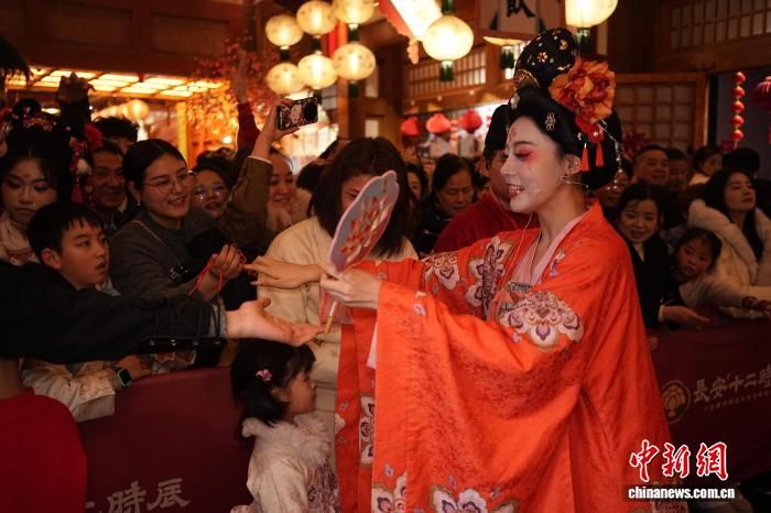 ͼΪ�ο����������Ա����������ʮ��ʱ��������� ��ͼ