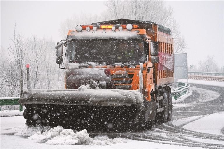 2��23�գ�������س�����ѩ������ͼΪ����������ͭ�ֹ�˾�ںʱ�����ͭѮ�ο�չ��ѩ��ҵ������ �����