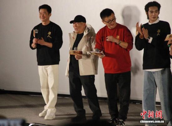 ͼΪ��Ӱ�����ˣ������Į��������Ա�⾩��Ԭ��ƽ�����ü������(��������)����������ڻ����� ��һ�� ��