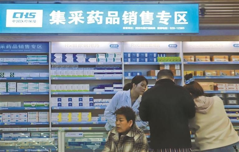 3��6�գ����������³����ϰ��մ�ҩ������ֵ꣬����ҩƷ����ר��ʵ��˫��ǩ��ʾ��������עҩƷ�۸񣬷���Ⱥ����ѯѡ����