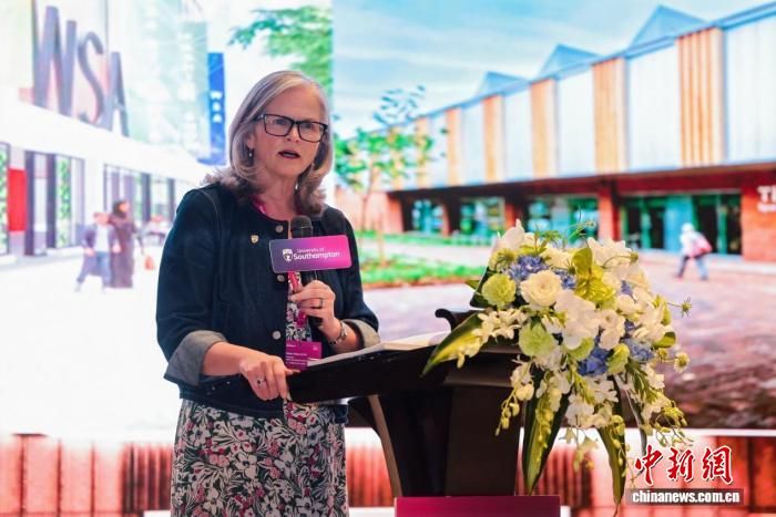 ͼΪ�ϰ��նٴ�ѧ��ѧ��ѧ�����鸱У���첩���������������й������ջ�з��ԡ�(�����ͼ)