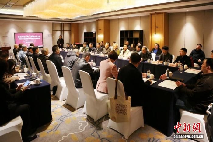 《仰韶文化大典》编纂出版启动暨第一次编委会会议举行。陕西师范大学出版总社供图 《仰韶文化大典》编纂出版启动暨第一次编委会会议举行。陕西师范大学出版总社供图