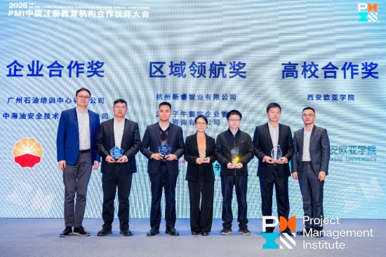 ͼΪ����ŷ��ѧԺ�˾ӻ���ѧԺ��Ժ������(�Ҷ�)�콱��