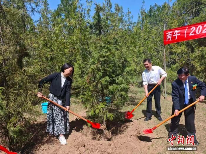 4��5�գ������Ȱ���ֲ��ɽ�ء���������� ������ ��