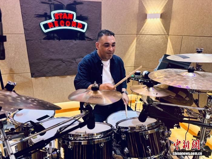 4��5�գ�˹̹���ڹ�������ϰ���ӹġ� ��Ӣ�� ��