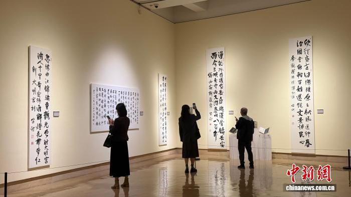 4��7�գ��鷨�����߲ιۡ��Ҵӳ���������������ʫ���鷨��Ʒչ���� ��һ�[ ��