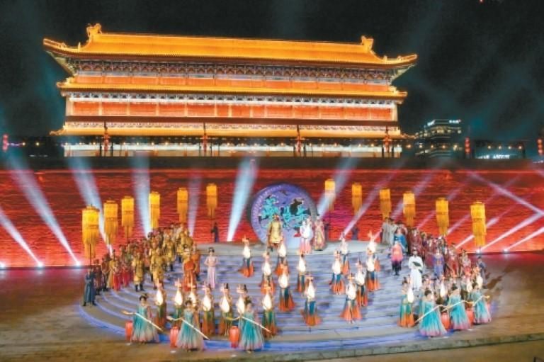 《梦长安——大唐迎宾盛礼》演出展现“盛世长安”的永恒魅力。 记者 郝钟毓 摄 《梦长安——大唐迎宾盛礼》演出展现“盛世长安”的永恒魅力。 记者 郝钟毓 摄