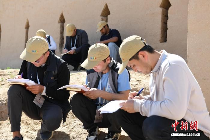 �׽조˿��֮·���š��Ƽ����Ļ��Ų�������ѵ�ࡱ�ٰ졣������ѧ��ͼ