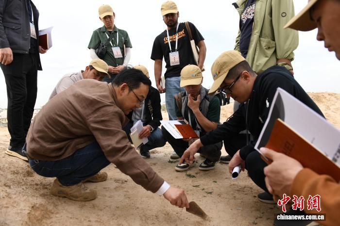 �׽조˿��֮·���š��Ƽ����Ļ��Ų�������ѵ�ࡱ�ٰ졣������ѧ��ͼ