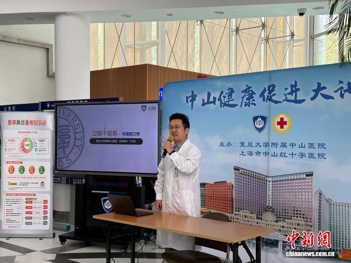 于浩然医生用健康脱口秀的方式开展科普。中新网记者 陈静 摄 于浩然医生用健康脱口秀的方式开展科普。中新网记者 陈静 摄