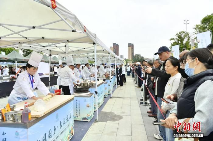 ͼΪ��ֳ�������������Χ�ۡ����췽��ͼ