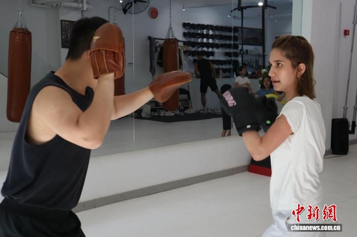 4��30�գ�һ��������˹̹ѧԱ(��)����ȭ��ѵ����������һ�[ ��