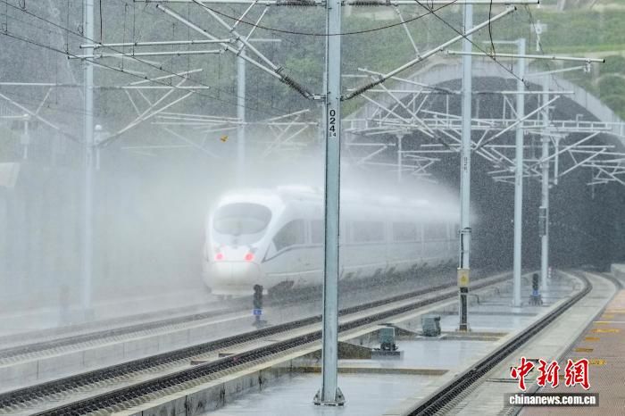8��13�գ��������壬�����������鶯����ͨ��ţ����վ����һ�� ��