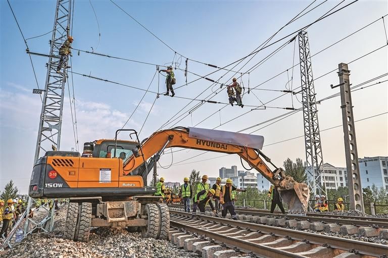 8��25�գ�������Ա�����ܸ���������վ���в�����ҵ�� ����ͨѶԱ �������